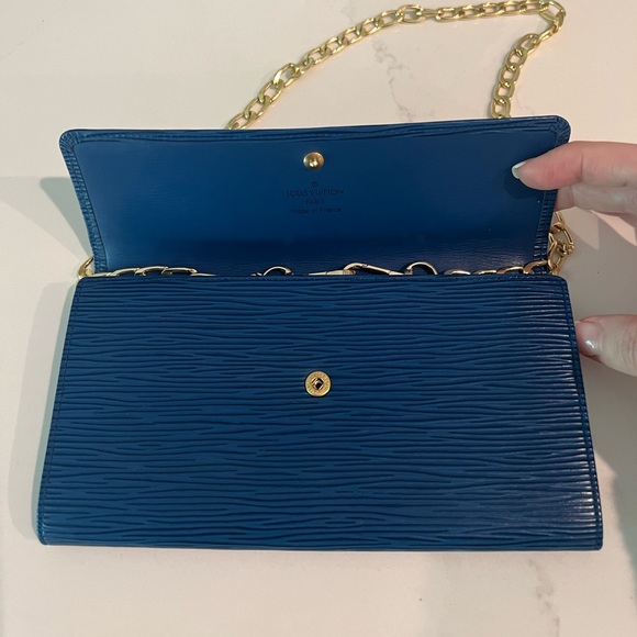 💙Louis Vuitton Vintage Epi Leather Sarah Wallet with COA & Chain BLUE EUC - Picture 4 of 16